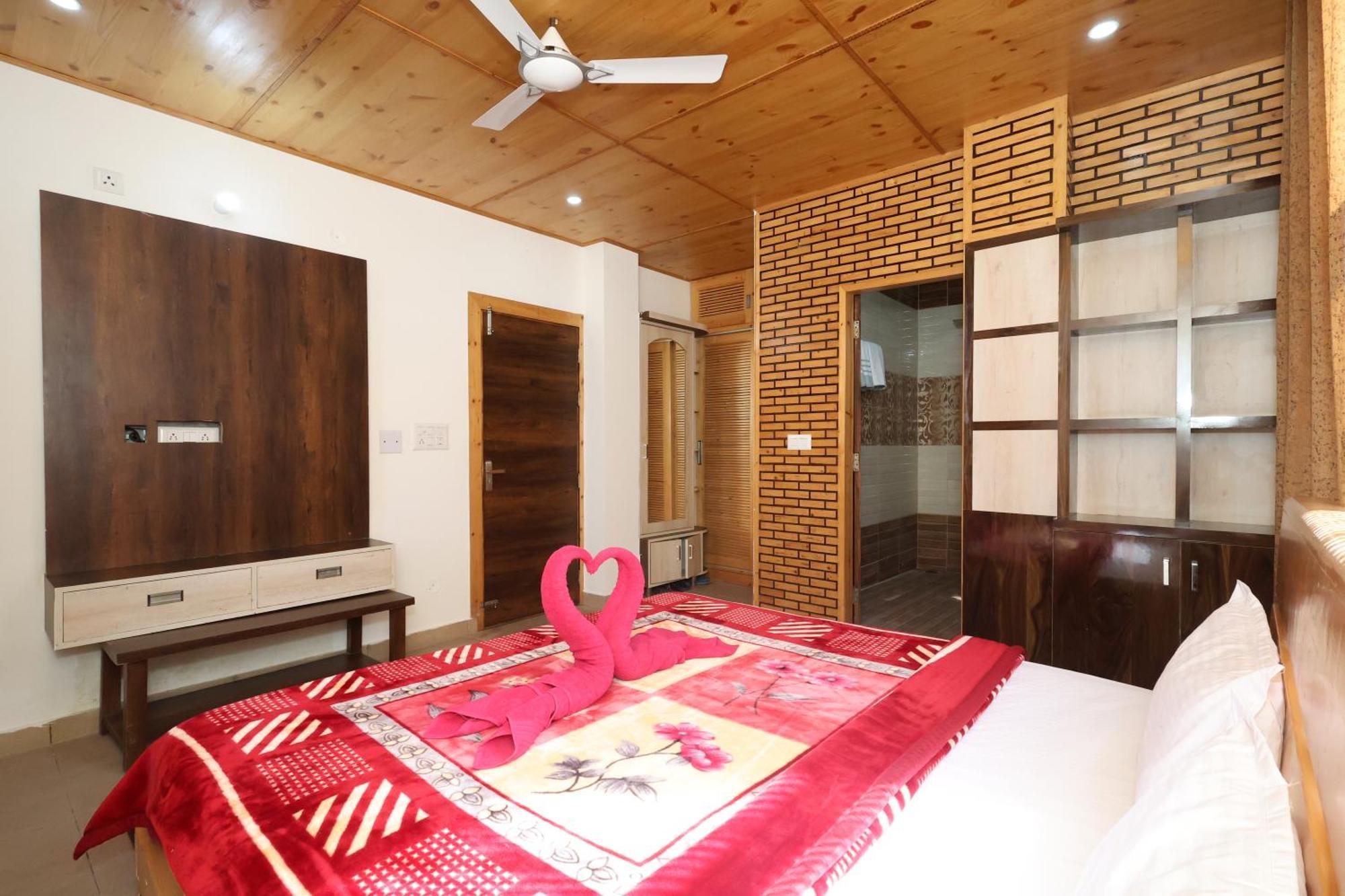 Ferienwohnung Cozy Heavenn 2Bhk I Kasauli I Mountain View 93O68I282O Exterior foto